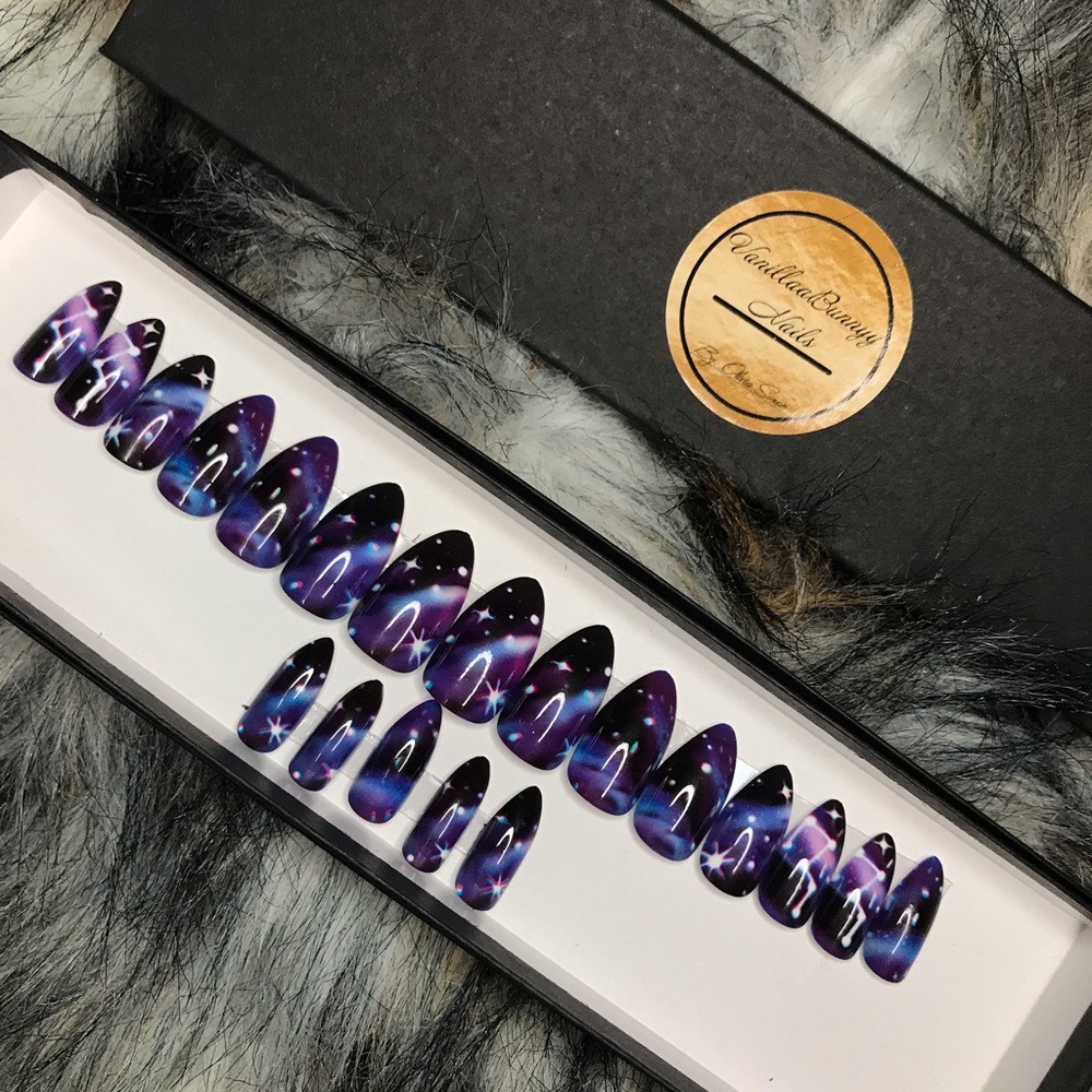 Press On Nails 🖤🖤💜✨